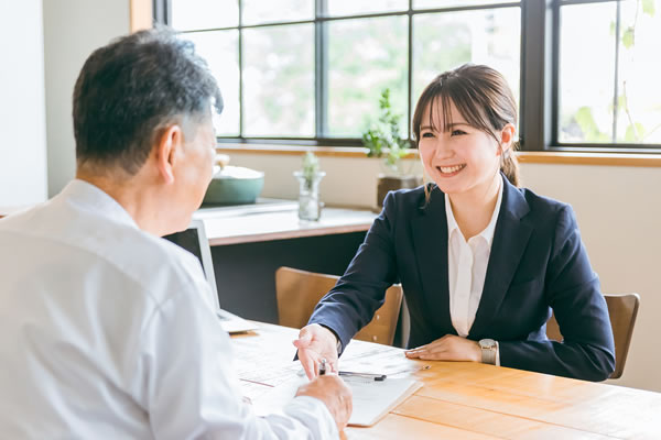 カーテンの営業の様子